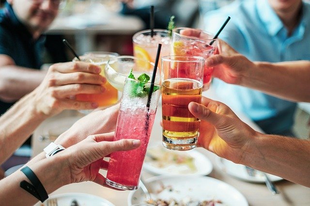 Makronährstoffe und ihre Funktion im Körper Viele Getränke